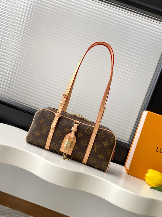 LOUIS VUITTON hang on Underarm bag