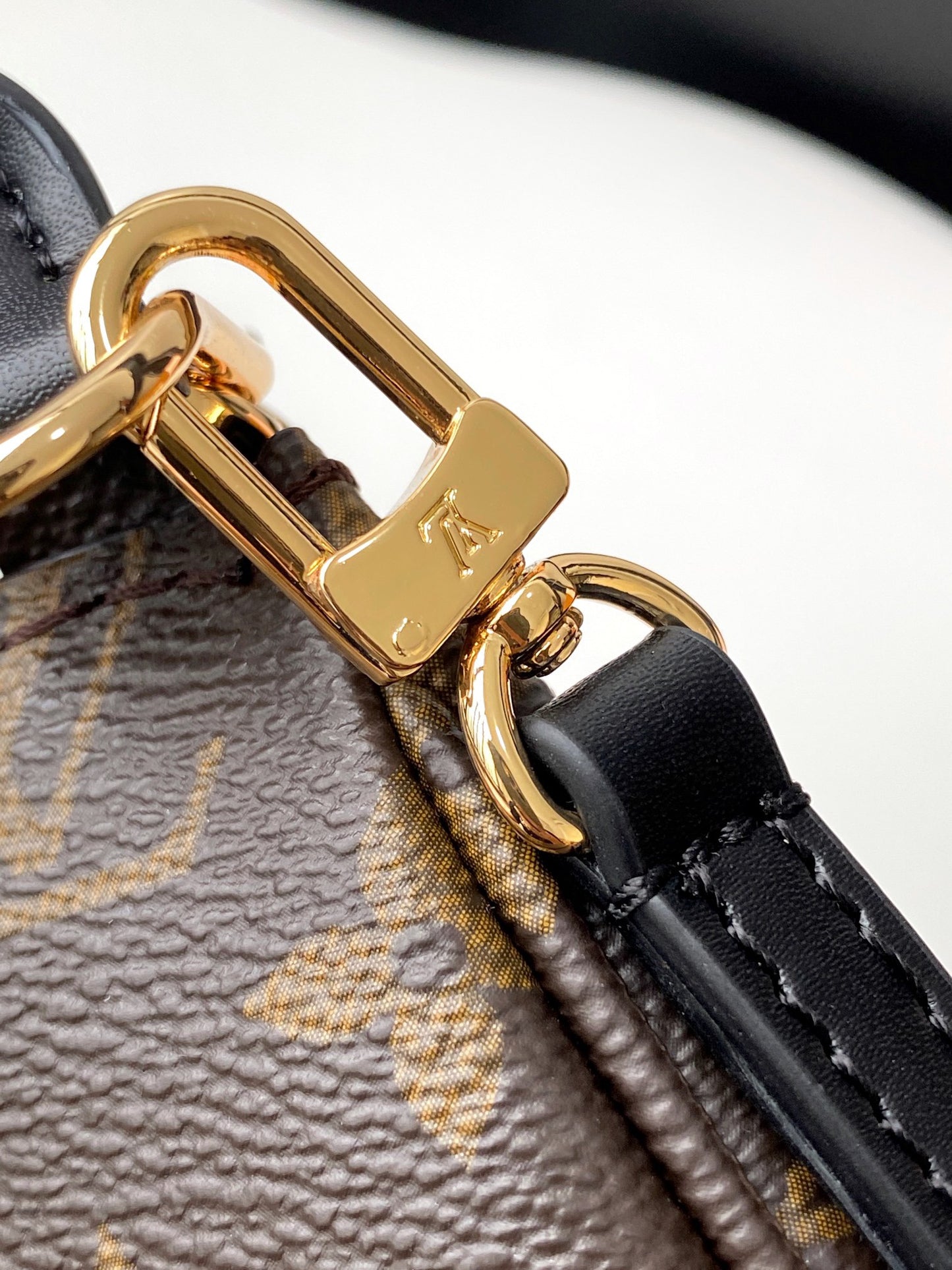Louis Vuitton Unforgettable Shoulder Bag