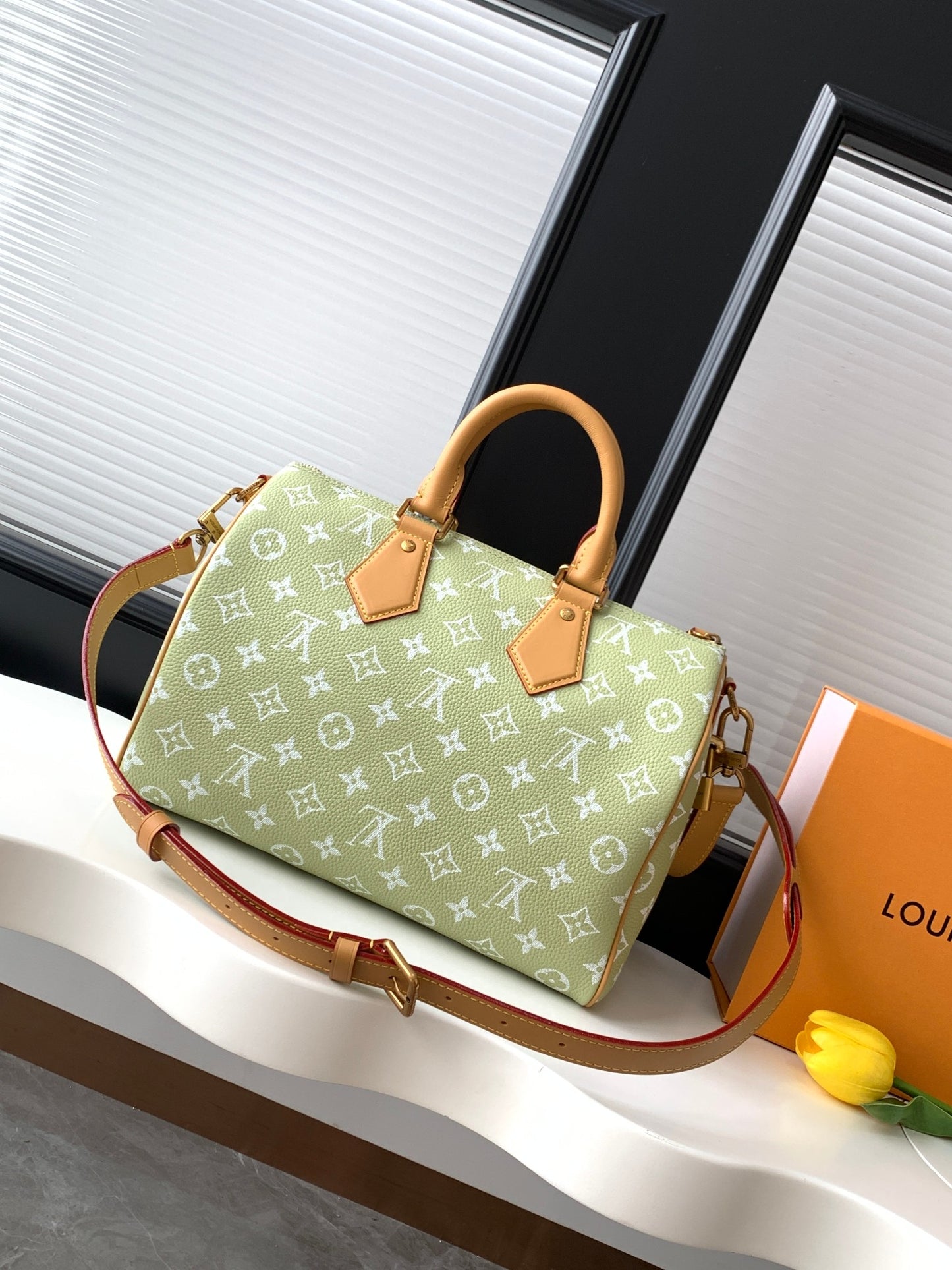 Swift P9 Handbag