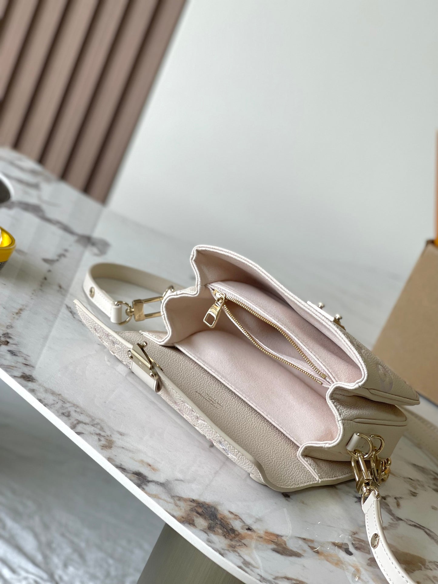 Pochette Metis Small Messenger Bag