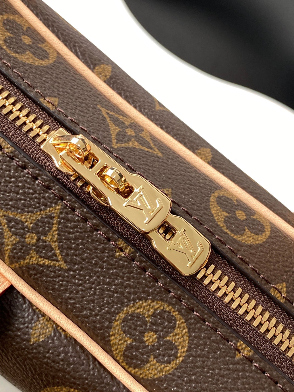 Louis Vuitton Unforgettable Shoulder Bag