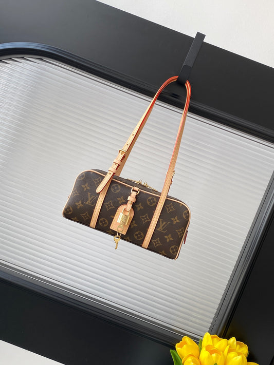 LOUIS VUITTON hang on  Underarm bag