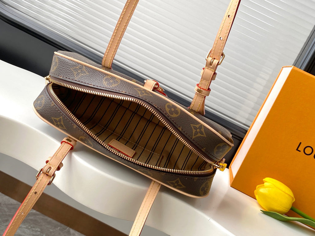 LOUIS VUITTON hang on  Underarm bag